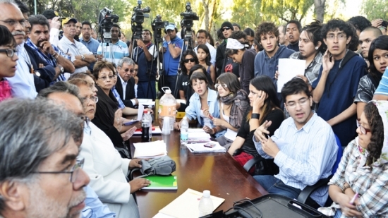 Resultados de la Consulta sobre los 12 puntos, el Consejo T&eacute;cnico y la represi&oacute;n en los CCHs