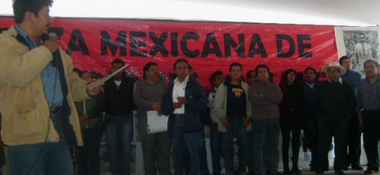 Toma la AMOS la Delegación Iztapalapa