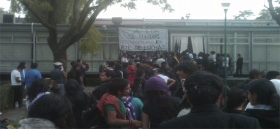 Contin&uacute;a la toma de la DGCCH&acute;s, liberan a los 10 detenidxs