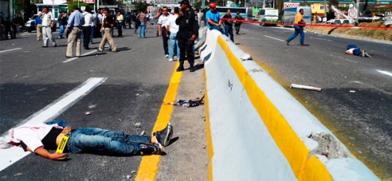 Comparecen normalistas de Ayotzinapa ante el Congreso de Guerrero‏