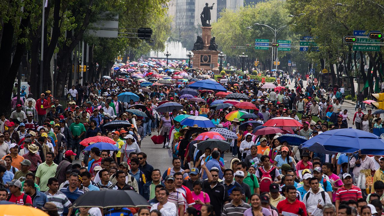 Marcha la CNTE hacia los pinos
