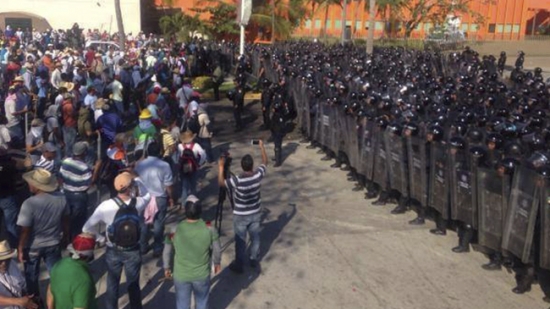 Policía Federal reprime al Magisterio Guerrerense en Acapulco
