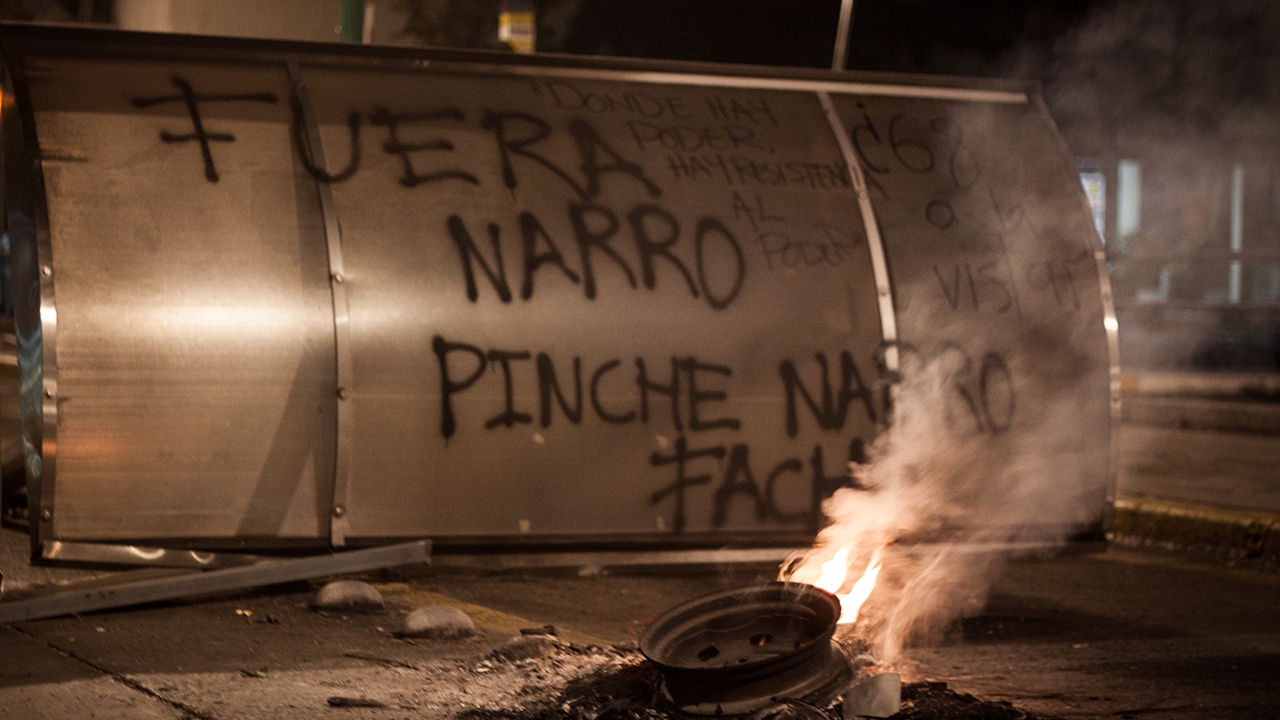 Entre provocaciones y acoso policial, levantan barricadas de resguardo en CU-UNAM