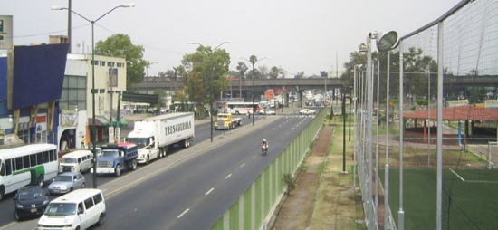 Bloqueo en la salida México-Puebla Calzada I. Zaragoza (Contra reforma a la ley del ISSSTE)