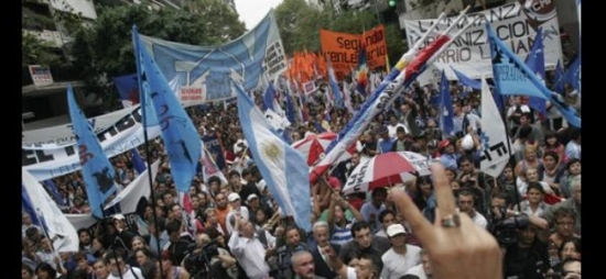 Reprimen a organizaciones piqueteras