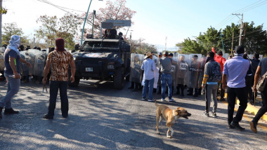 Golpean a madres de Ayotzinapa en Chiapas