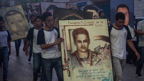 La represión en contra de normalistas de Ayotzinapa, avanza.
