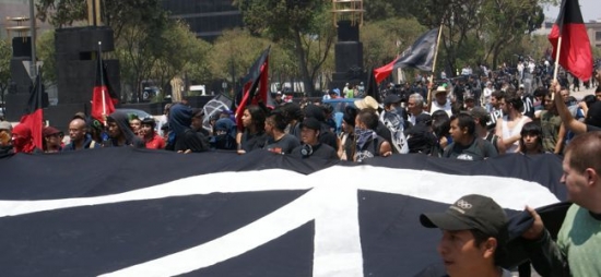 Adelante Obrerx que las banderas negras te acompañan