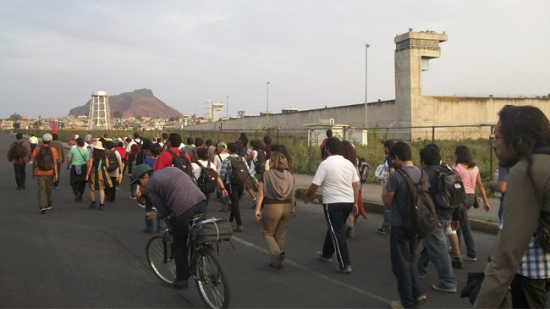 Crónica de la marcha al reclusorio Oriente: Presxs 2 de octubre